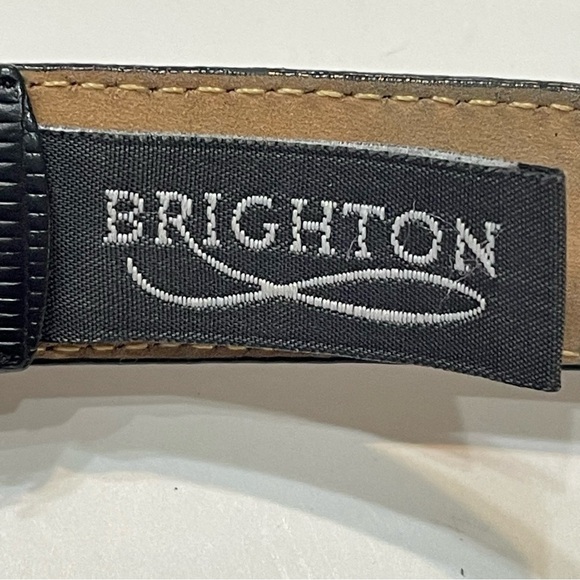 Brighton Ladies Leather Belt with Sleek Design. Pre-owned. Buckle has scratches. - Picture 4 of 11